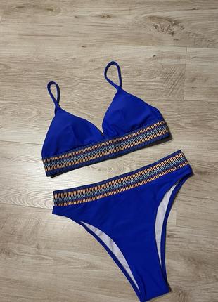 Яскравий купальник