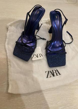 Новенькі босоніжки zara💙