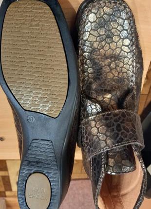 Шкіряне жіноче взуття.2 фото