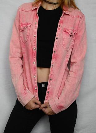 Розовая джинсовая рубашка1 фото