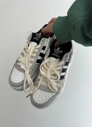 Трендовые женские кроссовки adidas forum low grey black white серые6 фото