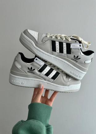 Трендовые женские кроссовки adidas forum low grey black white серые4 фото