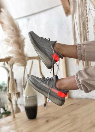 Классные женские кроссовки adidas yeezy boost 350 серые4 фото
