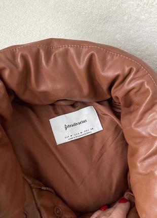 Коричневая карамельная куртка кожаная, курточка из эко кожи stradivarius6 фото