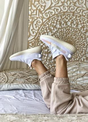 Шикарні жіночі кросівки adidas yeezy boost 350 білі (смуга змінює колір)9 фото