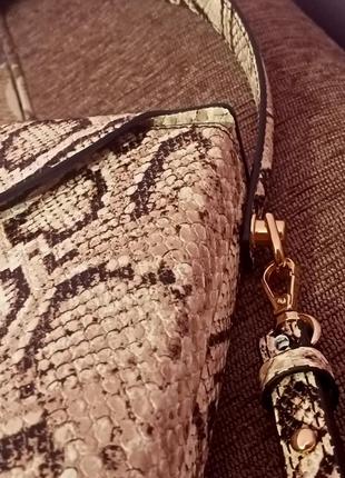 Сумка mango. стильная. фирменная. змеиная кожа. 26.0x16.0x6.0cm .4 фото