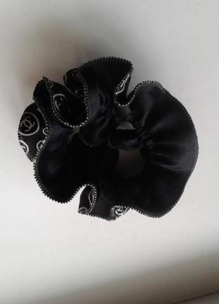 Черная с белым принтом брендом резинка-бант для волос chanel