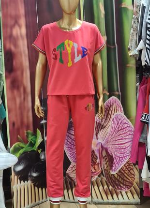 Яскравий прогулянковий костюм sogo