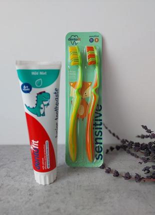 Дитяча зубна паста і набір з двох щіток. німеччина1 фото