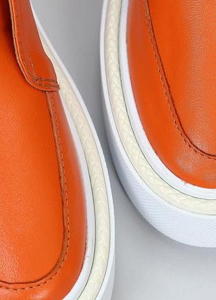 Яркие оранжевые кожаные лоферы натуральная кожа на утолщенной белой подошве7 фото