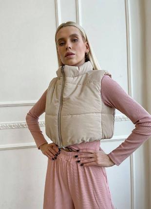 Двусторонний весенний укороченный жилет на тинсулейте, женская короткая жилетка безрукавка в стиле бренда9 фото