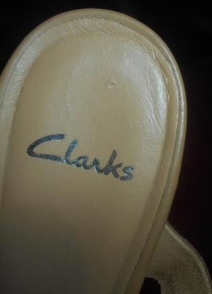 Шикарные кожаные босоножки на деревянной танкетке, clarks6 фото