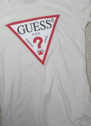 Guess
футболка triangle logo. біла футболка guess. оригінал4 фото