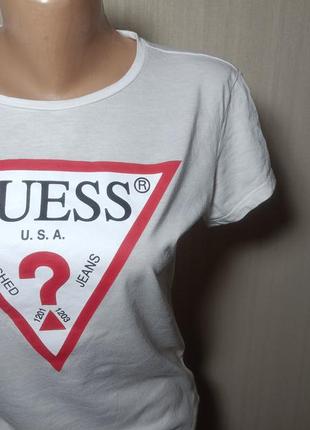 Guess
футболка triangle logo. біла футболка guess. оригінал3 фото