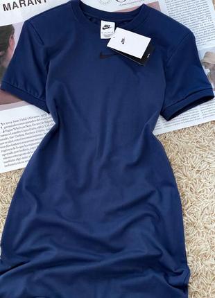 Базовое платье-футболка с подплечниками от nike3 фото