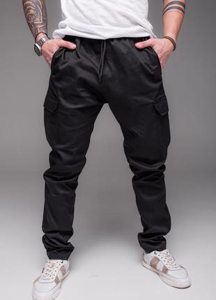 Штаны джогеры черного цвета с наложенными карманами1 фото