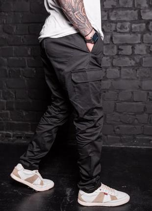 Штаны джогеры черного цвета с наложенными карманами4 фото