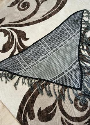 Платок на плече,на голову, или шарф