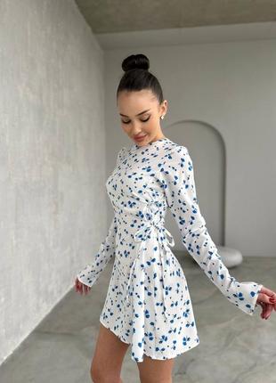 Воздушное платье, с невероятно красивыми затяжками по бокам и красивым рукавом🕊