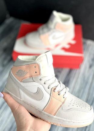 Nike air jordan 1 retro кроссовки женские белые с серым и персиковым высокими найк джордан осенние весенние демисезонные высокие отменное качество кожаные3 фото