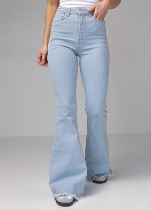 Жіночі джинси-кльош з високою посадкою блакитні1 фото