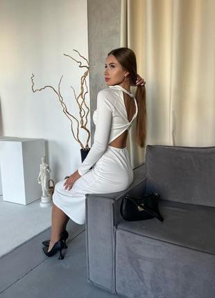 Елегантна силуетна сукня