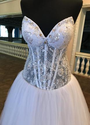 Яркое свадебное платье фатиновая пышная юбка3 фото