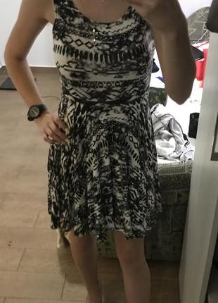 Гарне чорно-біле плаття 👗