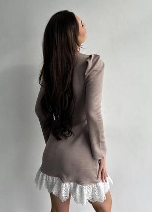 Сукня

тканина: замша на дайвінгу гарної якості
колір: беж, чорний
розміри: 42-44, 46-48
на сукні мереживо дуже гарної якості6 фото