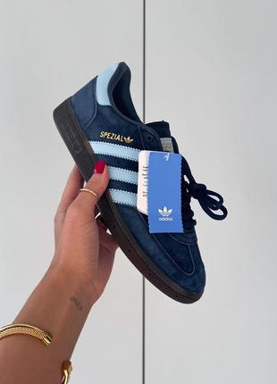 Трендові жіночі та чоловічі кросівки adidas spezial handball blue сині