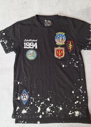 Чоловіча футболка з дірками