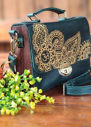Шкіряна сумка з дерев'яними вставками