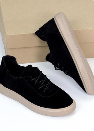 Классические легкие женские туфли на шнурках , черные замшевые на бежевой подошве, заостренный носок1 фото