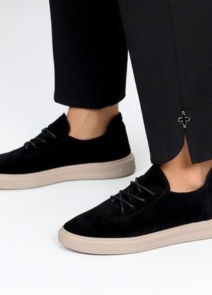 Классические легкие женские туфли на шнурках , черные замшевые на бежевой подошве, заостренный носок9 фото
