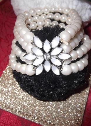 Ніжний красивий браслет