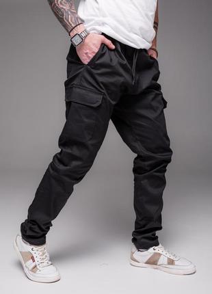 Чорні штани джоггеры з бавовни на манжетах з накладеними кишенями1 фото