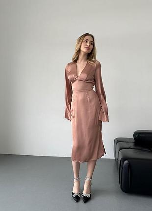 Роскошное шёлковое платье миди с открытой спиной чёрное синее коричневое вечернее с декольте корсетное с расклешенными рукавами длинное