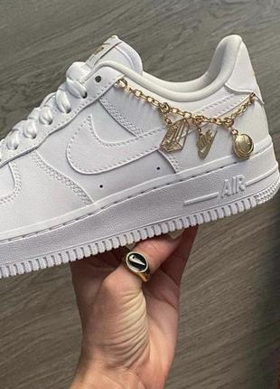 Білі шкіряні найк ейр форс унісекс nike air force 1 lucky charms 36