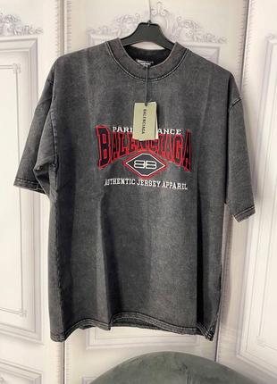 Футболка в стиле balenciaga 
premium