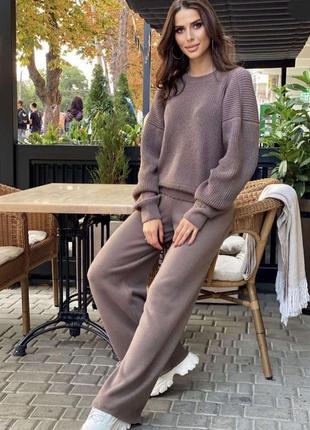 Гарний трикотажний костюм в стилі massimo dutti
