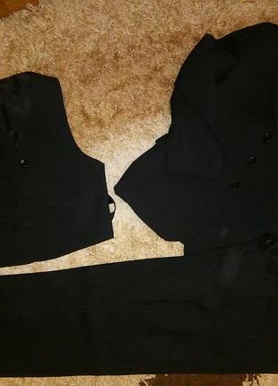 Костюм тройка - пиджак, жилетка, брюки на 7-8 лет рубашка в подарок