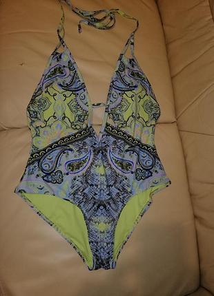 Сдельный фирменный купальник