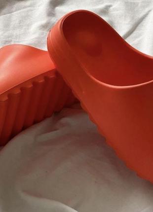 Adidas yeezy slide orange no logo