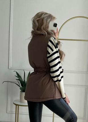 Женская жилетка с поясом / безрукавка под пояс / жилет из плащевки с кулиской на талии