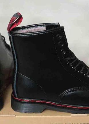 Dr. martens black red