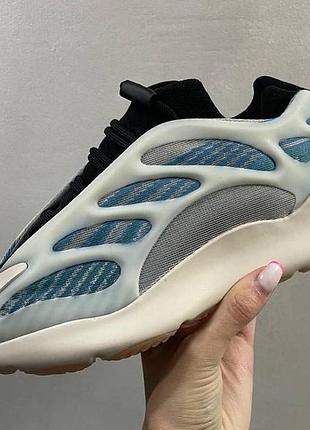 Біло-блакитні кросівки адідас їзі буст 700 унісекс adidas coachella collaboration shoes clearance v3 kyanite 36