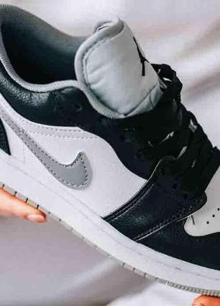 Jordan retro 1 black white grey low ( белый носок)