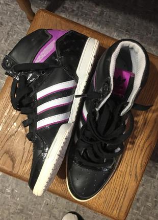 Кросівки, черевики 38