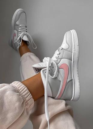 Женские бело серые кроссовки найк джордан 1 ретро jordan 1 retro custom light grey smoke white 36