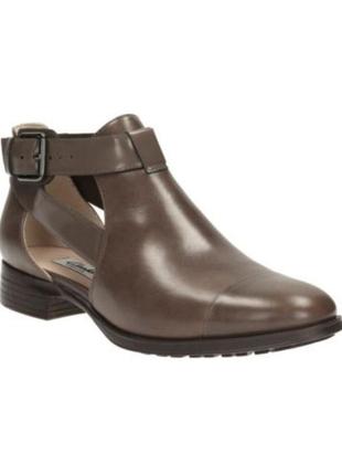 Clarks відкриті черевики шкіряні р. 38